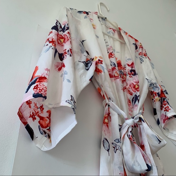 Rose & Vine Floral Robe - Picture 3 of 12